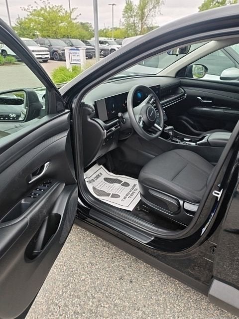 2025 Hyundai TUCSON SE