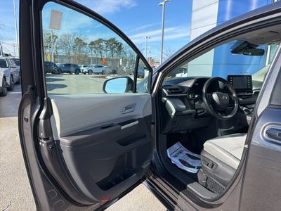 2024 Toyota Sienna LE