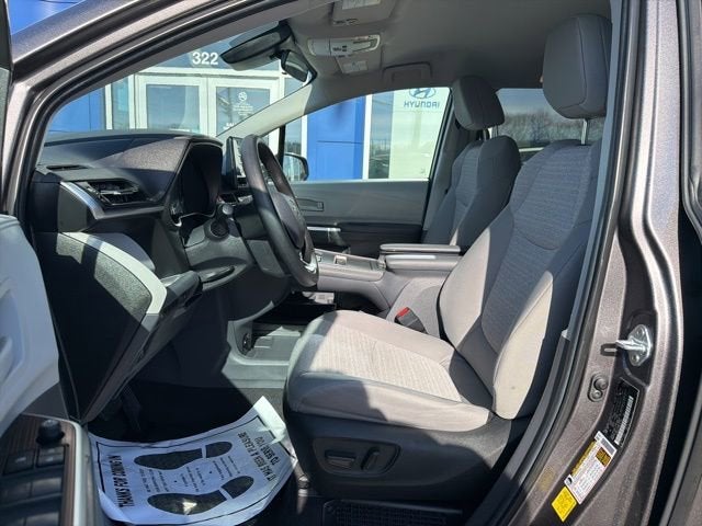 2024 Toyota Sienna LE