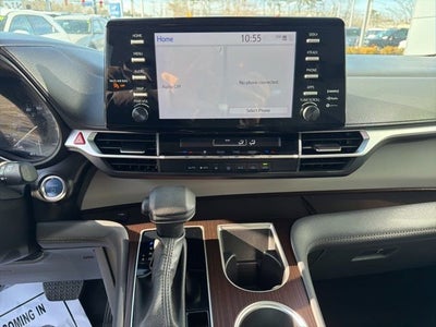 2024 Toyota Sienna LE