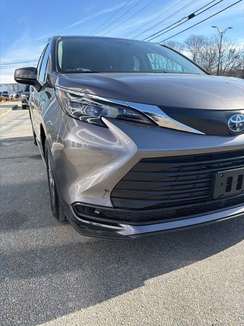 2024 Toyota Sienna LE