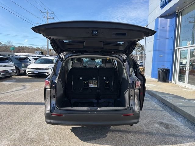 2024 Toyota Sienna LE