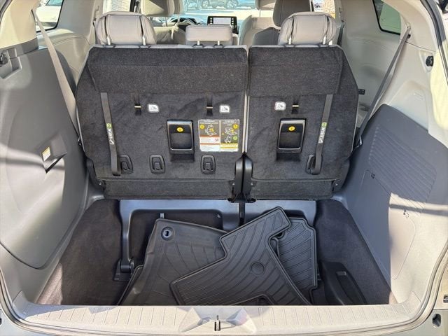 2024 Toyota Sienna LE