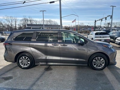 2024 Toyota Sienna LE