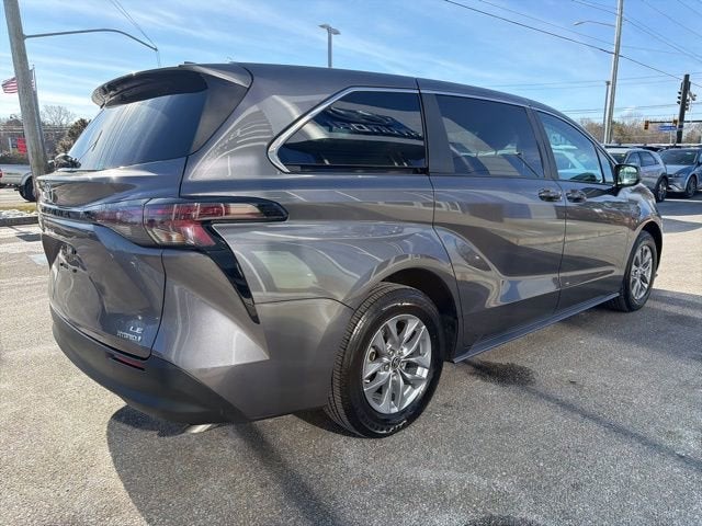 2024 Toyota Sienna LE