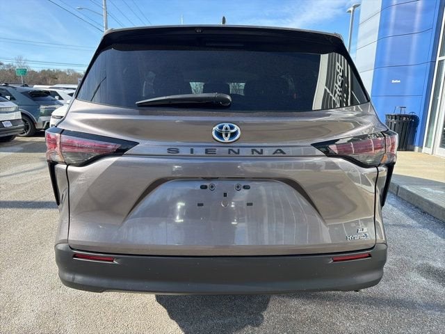 2024 Toyota Sienna LE