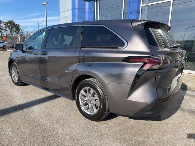2024 Toyota Sienna LE