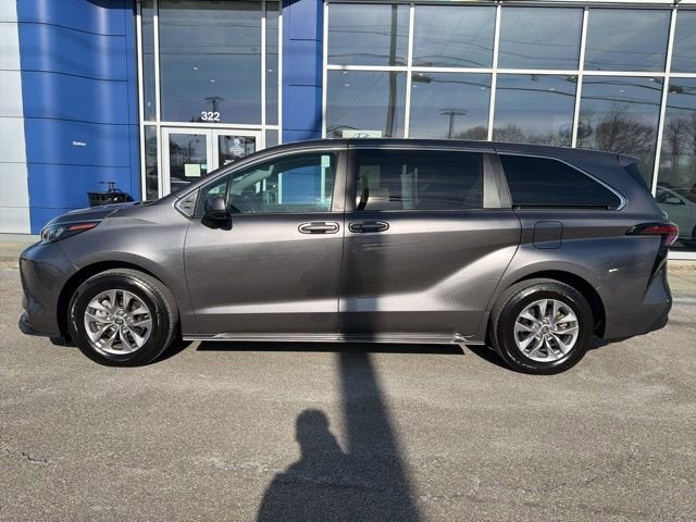 2024 Toyota Sienna LE