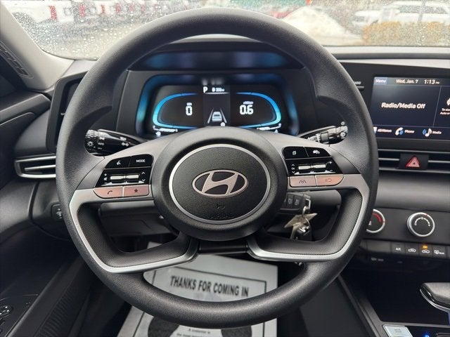 2025 Hyundai ELANTRA SE