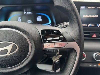 2025 Hyundai ELANTRA SE