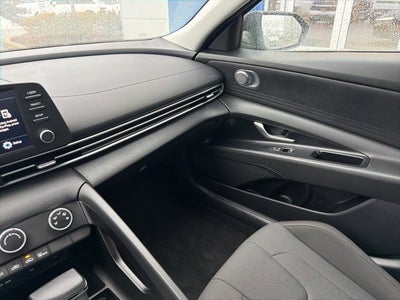 2025 Hyundai ELANTRA SE