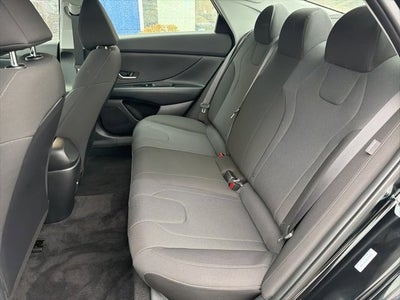 2025 Hyundai ELANTRA SE