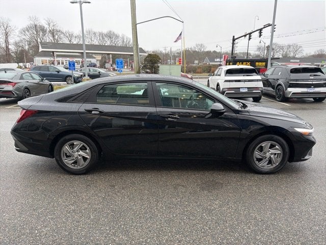 2025 Hyundai ELANTRA SE