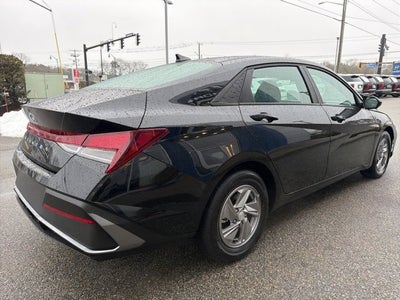 2025 Hyundai ELANTRA SE