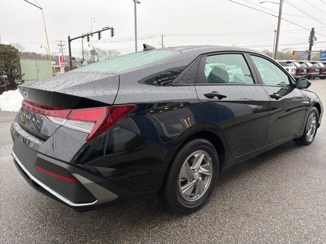 2025 Hyundai ELANTRA SE