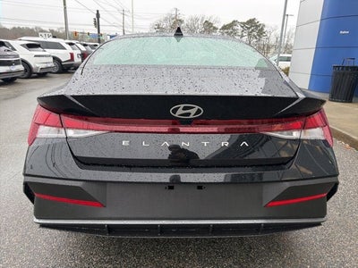 2025 Hyundai ELANTRA SE