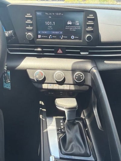 2026 Hyundai ELANTRA SE
