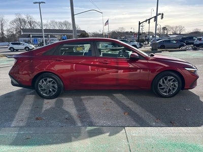 2024 Hyundai ELANTRA SEL