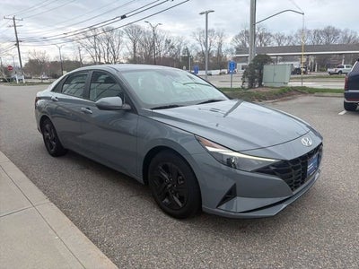 2022 Hyundai ELANTRA SEL