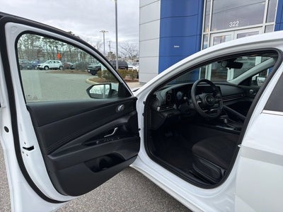 2024 Hyundai ELANTRA SEL